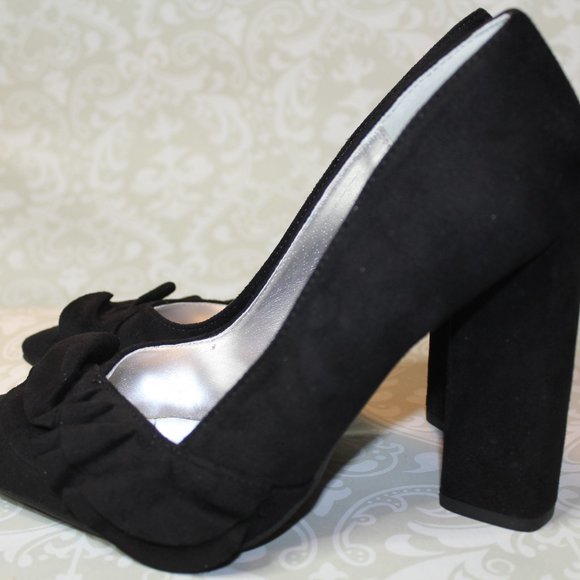 Qupid Black Ruffle Heels Size 7.5 - Picture 2 of 6